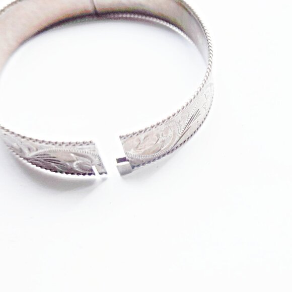 Antique Sterling Silver Hinged Bangle Bracelet - Picture 2 of 3